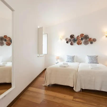 Alfama Modern Two Bedroom W River View And Parking By Lu Holidays アパート リスボン