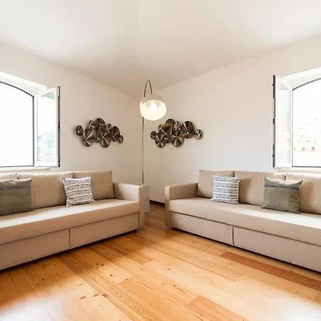 Alfama Modern Two Bedroom W River View And Parking By Lu Holidays شقة Lisboa
