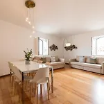 Alfama Modern Two Bedroom W River View And Parking By Lu Holidays Διαμέρισμα